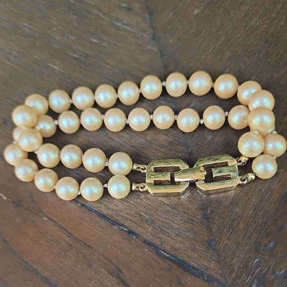 Givenchy 1977 Gold Faux Pearl Bracelet - Picture 3 of 7